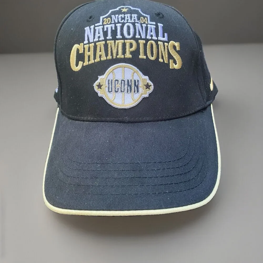 UConn Huskies Hat Nike NCAA 2004 National Champions Black Locker Room OSFA Cap